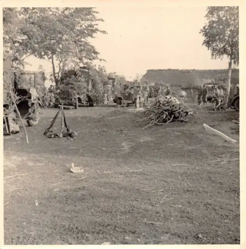 getarnte deutsche Fahrzeuge Dorf Minsk Russland