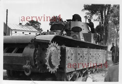 Russ. Panzer T - 35 Großpanzer bei Dubno Ostfront