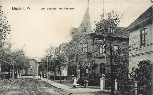 Am Bahnhof mit Postamt Lüdge Nordrhein-Westfalen Postkarte AK