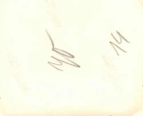 Soldat bei der Läuser Jagd in der Hose