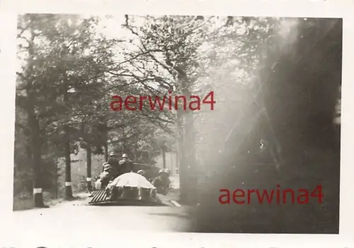 Vormarsch deutsche Soldaten auf LKW bei Amiens Frankreich