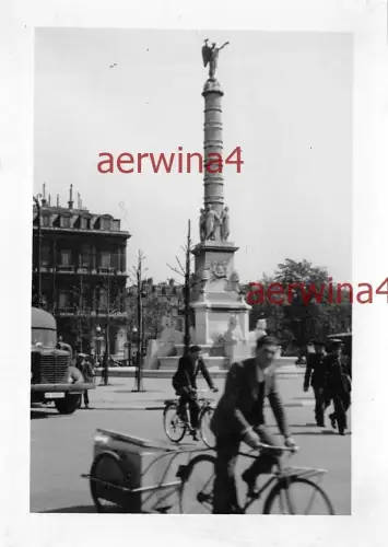 Deutscher LKW Bussing - NAG 500 an Siegessäule Paris Frankreich