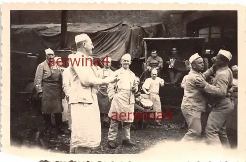 Soldaten singen und tanzen Feldbäckerei Xanten Rhein