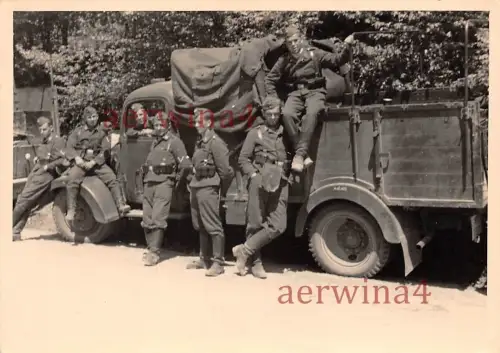 Luftwaffen Soldaten vor LKW Mercedes L 3000 Frankreich