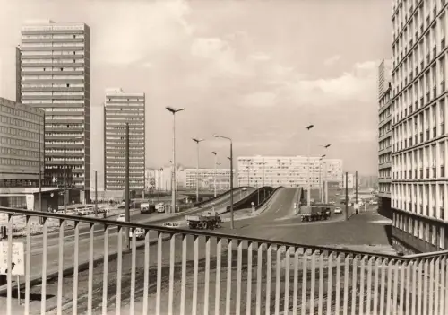 Thälmannplatz mit Hochstraße in Halle Saale Sachsen-Anhalt Postkarte AK