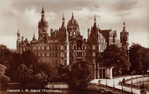 Schwerin i. M. Schloß (Stadtseite) Postkarte AK