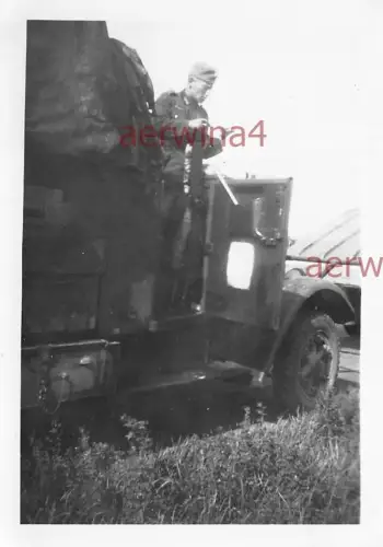 Soldat LKW Henschel bei Cambrai Frankreich