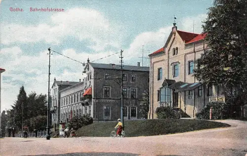 AK Gotha Bahnhofstrasse Fahrradfahrer