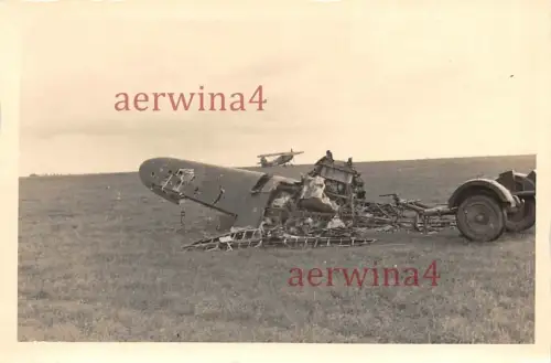 Deutsches Flugzeug Hs 126 am zerstörten russ.Flugzeug Rowno Ukraine Ostfront