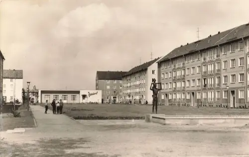 HOG-Glück auf, Wohnkomplex in Hoyerswerda-Neustadt Sachsen Postkarte AK