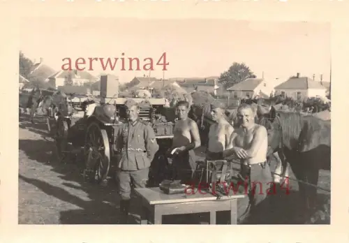 Nackte Soldaten Technischen Dienst am Protzewagen Vajevo Serbien