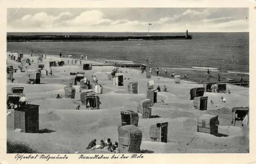 Ostseebad Stolpmünde Strandleben bei der Mole Postkarte AK