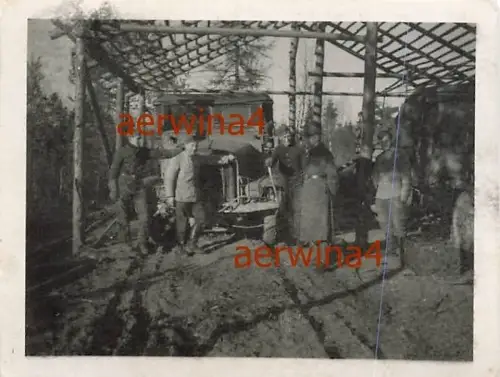 Deutsche Soldaten am LKW Büssing . NAG KV Nikolskoje Leningrad Rußland Ostfront