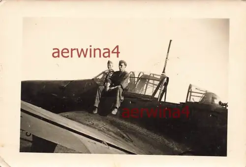 Technischer Dienst auf dem Flugzeug Ju-87 Stuka an der Ostfront