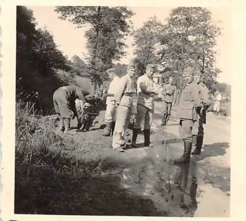 französische Gefangene und deutsche Soldaten Kabel verlegen bei Metz Frankreich