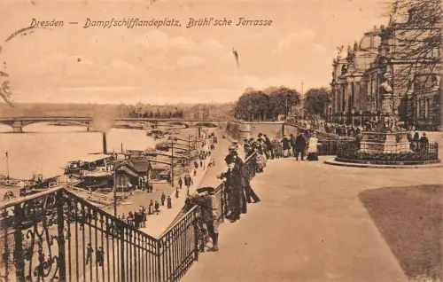 Brühl'sche Terrasse mit Dampfschifflandeplatz Dresden Sachsen Postkarte AK 1928