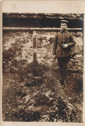 Heldengrab eines Soldaten Bayr.-Ers.Infantrie Regiment 4 Fotokarte 1.WK
