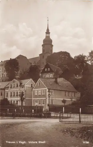 Untere Stadt mit Kirche in Treuen Vogtland Sachsen Postkarte AK
