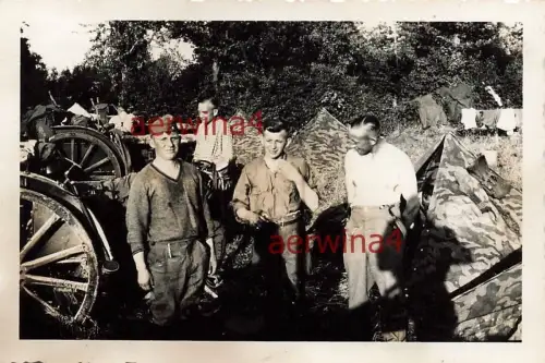 Deutsche Geschütze am Zeltlager bei Dieppe Frankreich