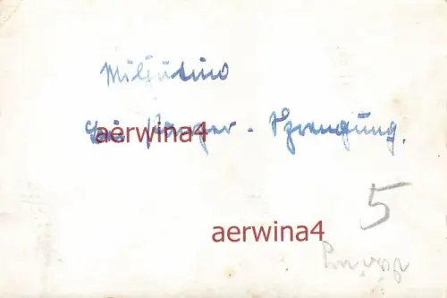 Deutsche Soldaten nach russ. Panzer T - 26 Sprengung Miljutino Russland Ostfront