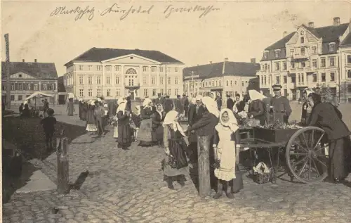 Mitau Marktplatz mit Kurlandhotel und Stadtsparkasse Postkarte AK