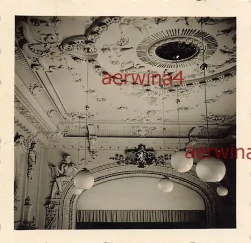 Decke mit Beleuchtung Tschechisches Emblem Theater Ostrau Tschechien