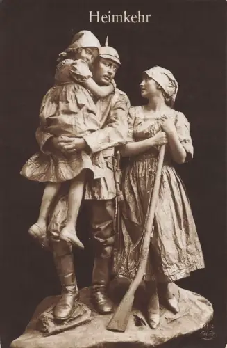 Heimkehr, Soldat mit Frau und Kind Postkarte AK 1918