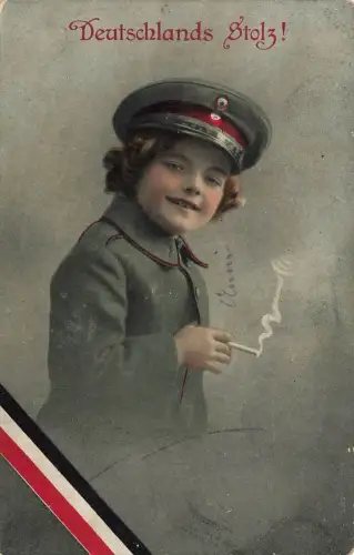Kleine Soldatin mit Zigarette Deutschlands Stolz Patriotika Postkarte AK 1916