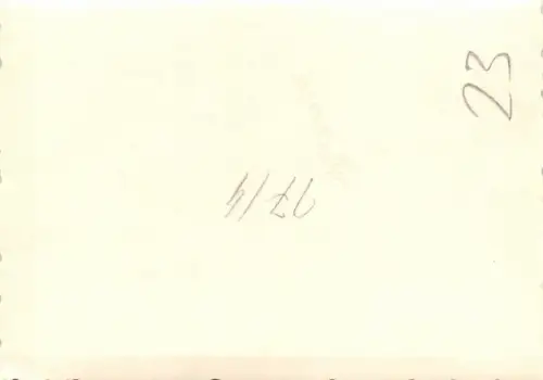 Deutscher Soldat an zerstörten Haus Radom Polen