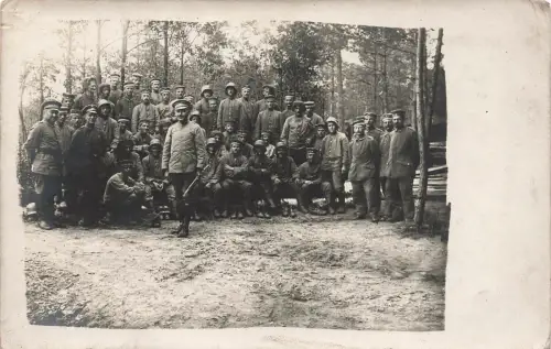Foto AK 1.WK Gruppenfoto Sturm Soldaten mit Stahlhelm in Rußland