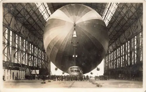 Einbringen in die Halle Graf Zeppelin Friedrichshafen Baden-Württemberg AK