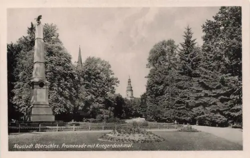 Promenade mit Kriegerdenkmal in Neustadt O.S. Prudnik Schlesien Postkarte AK