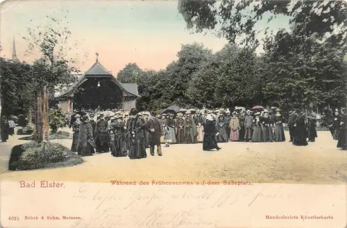 Bad Elster Während des Frühconcertes auf dem Badeplatz Künstlerkarte AK 1906