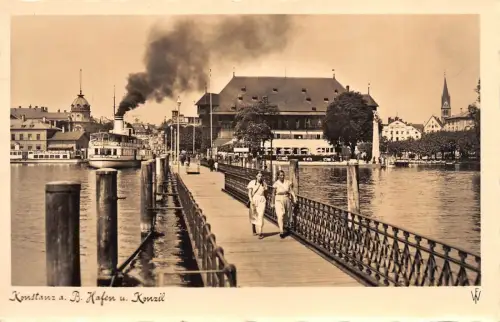 Konstanz Baden Hafen Konzill Frauen am Dampfer Baden-Württemberg Fotokarte AK