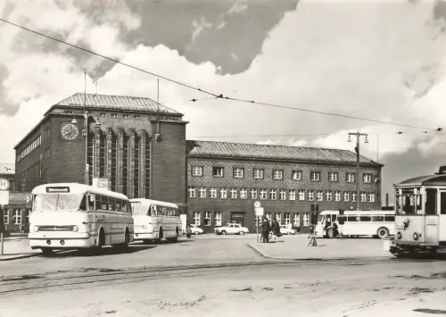 AK Zwickau Hauptbahnhof mit Ikarus Bussen Sachsen gelaufen