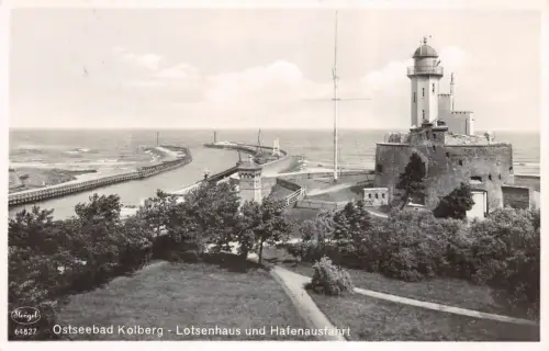 Ostseebad Kolberg Lotsenhaus und Hafenausfahrt Postkarte AK 1939