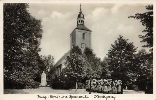 Burg (Dorf) im Spreewald Kirchgang Postkarte AK 1935