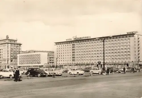 AK Magdeburg Interhotel International mit PKWs Sachsen-Anhalt ungelaufen