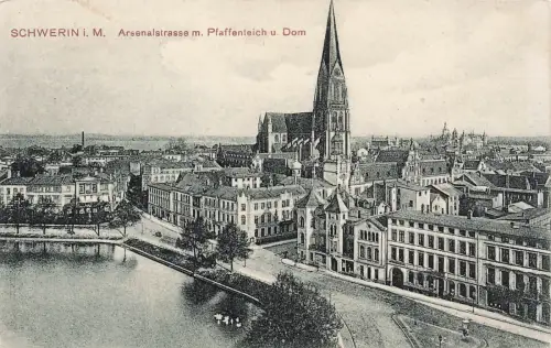 Arsenalstrasse mit Pfaffenteich und Dom Schwerin Mecklenburg-Vorpommern AK 1916
