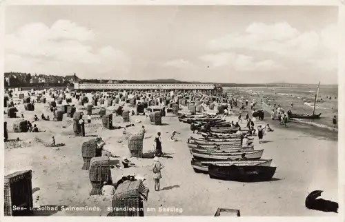 Strandleben am Seesteg Swinemünde Pommern Postkarte AK 1933