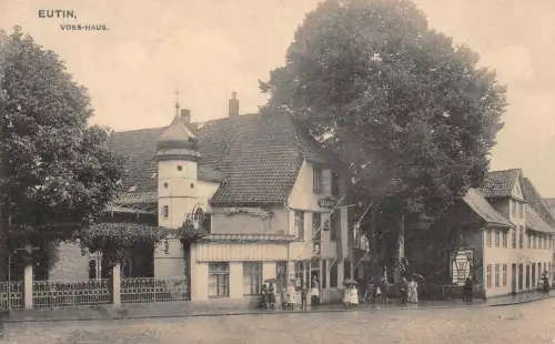 AK Eutin Kinder Frauen mit Regenschirm am Voss - Haus