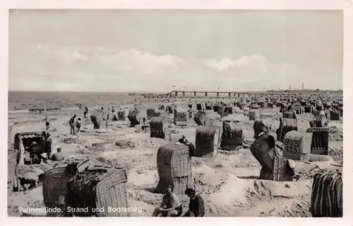 Swinemünde Strand und Bootssteg Postkarte AK