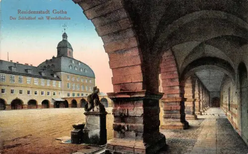 Residenzstadt Gotha Schloßhof mit Wandelhallen Postkarte AK 1921