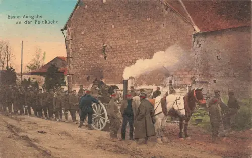 Essen-Ausgabe an der Feldküche Soldaten Postkarte AK 1915