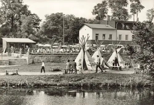 HO-Eiscafè Bärenburg mit Indianerdorf Bernburg Sachsen-Anhalt Postkarte AK
