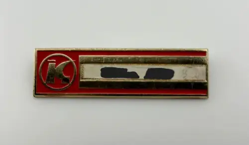 DDR Abzeichen Konsum Genossenschaft Namensschild in rot mit Mitarbeitername