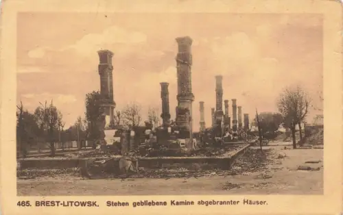 Stehen gebliebene Kamine abgebrannter Häuser Brest-Litowsk Russland AK 1916