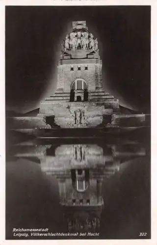 Reichsmessestadt Leipzig Völkerschlachtdenkmal bei Nacht Postkarte AK