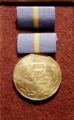 DDR Orden Abzeichen Haus und Kommunalwirtschaftlichen Dienstleistung in Gold