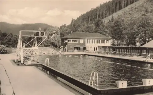 Schwimmbad in Leutenberg Thüringen Postkarte AK